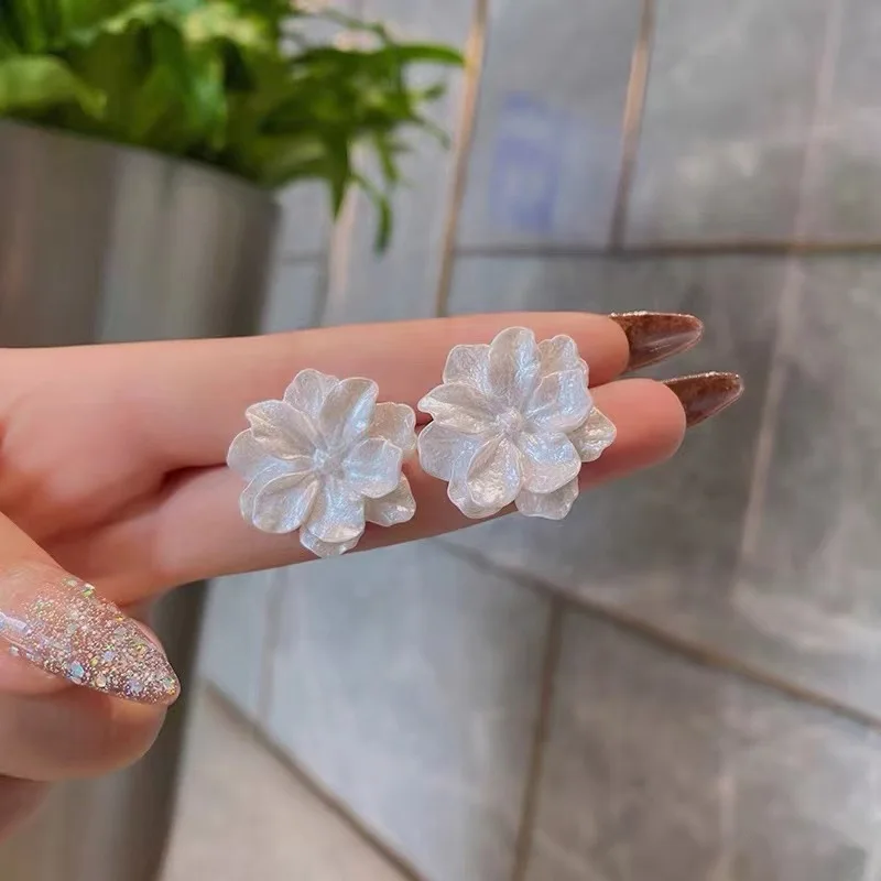 חם מכירה גדול פרח לבן הרבעה עגילים לנשים 2023 חדש מודרנית קוריאנית בני נוער חמוד אופנה ילדה מסיבת תכשיטים אביזרים מתנה . ' - ' . 0