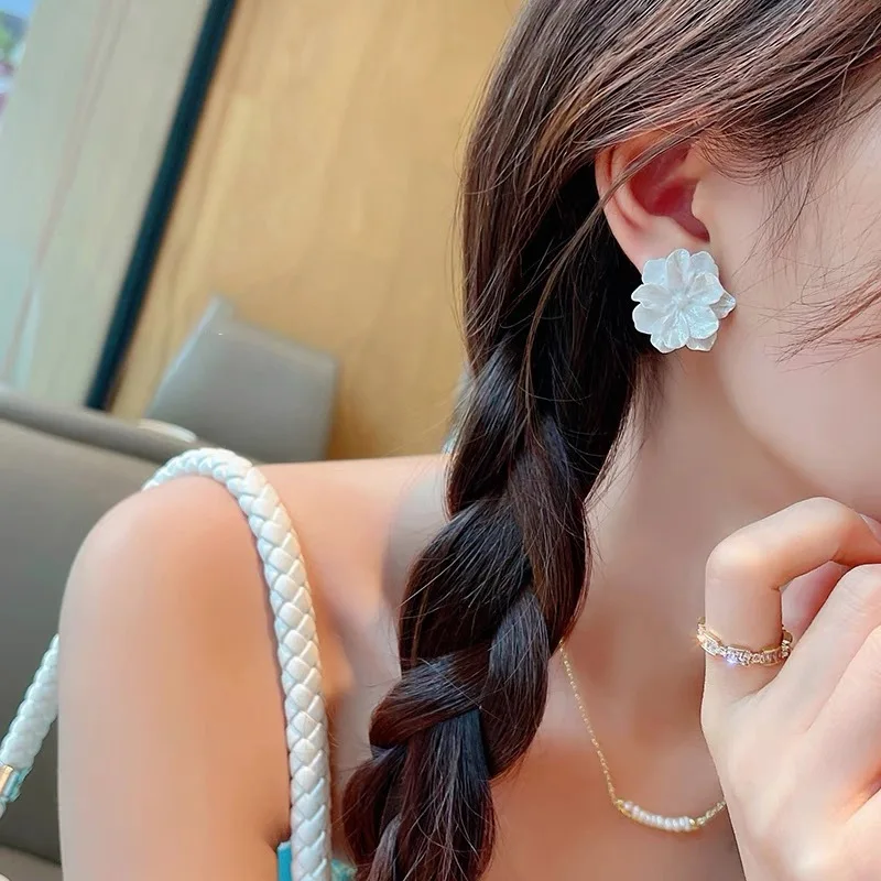 חם מכירה גדול פרח לבן הרבעה עגילים לנשים 2023 חדש מודרנית קוריאנית בני נוער חמוד אופנה ילדה מסיבת תכשיטים אביזרים מתנה . ' - ' . 1